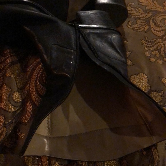 Boots - Picture 4 of 9